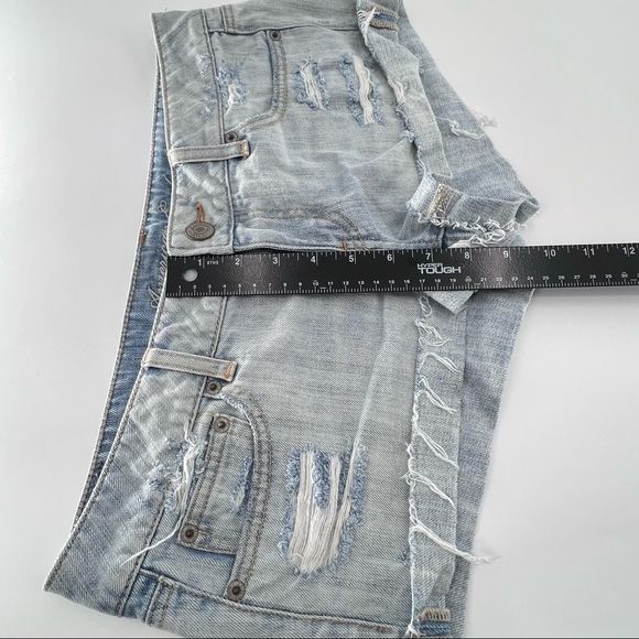 American Eagle Light Wash Distressed Jean Shorts sz 8 - Picture 5 of 5